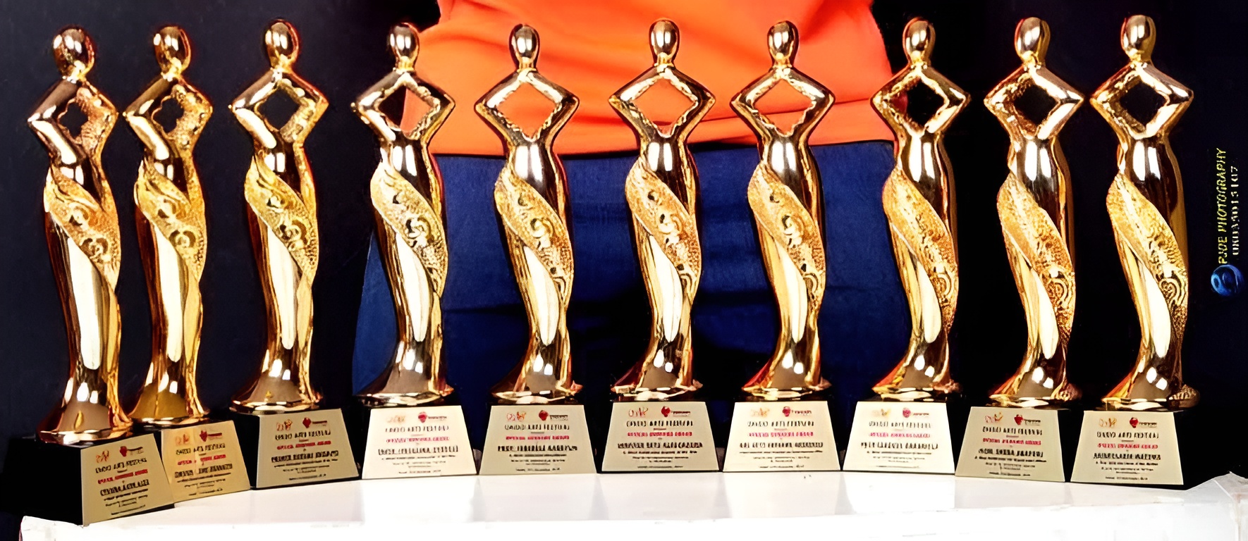 Gold figurines award